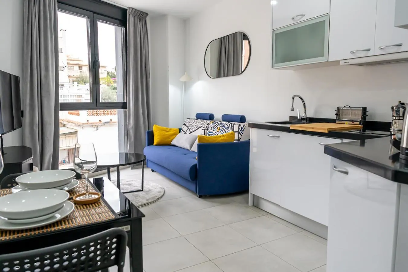 Modern Wave Escape Apartment With Private Parking And Rooftop Pool By Namaste Elite Torremolinos