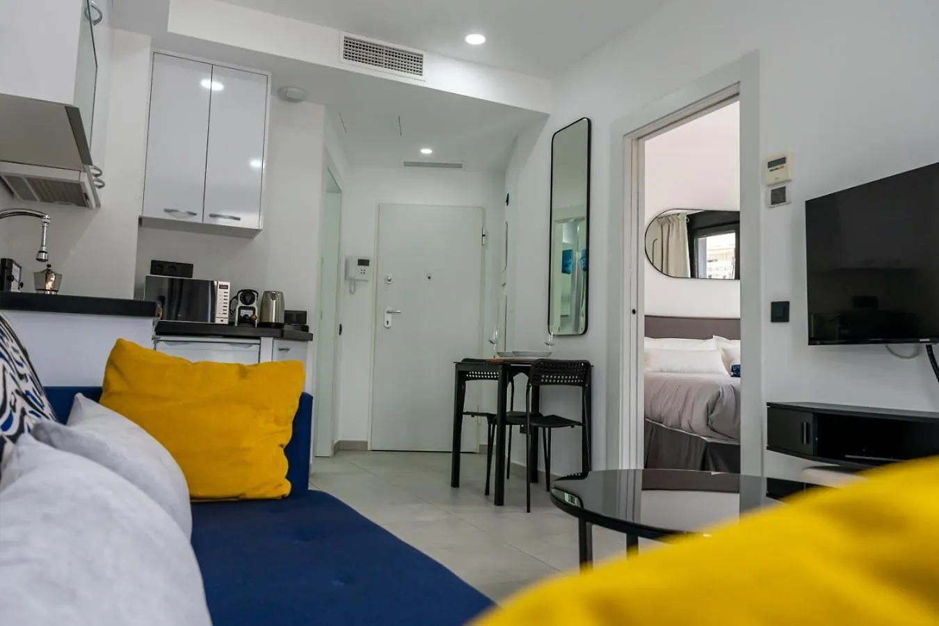 Modern Wave Escape Apartment With Private Parking And Rooftop Pool By Namaste Elite Torremolinos